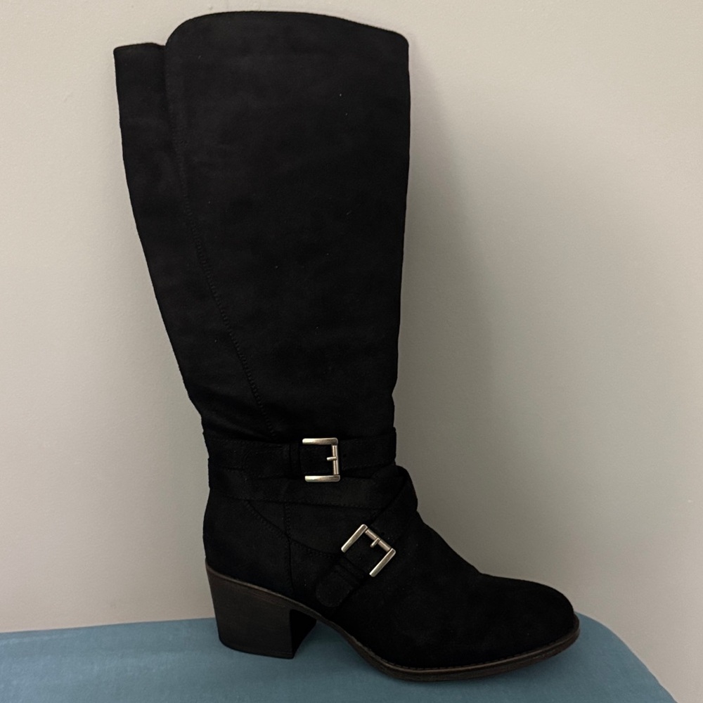 White Mountain Black Heeled Boots